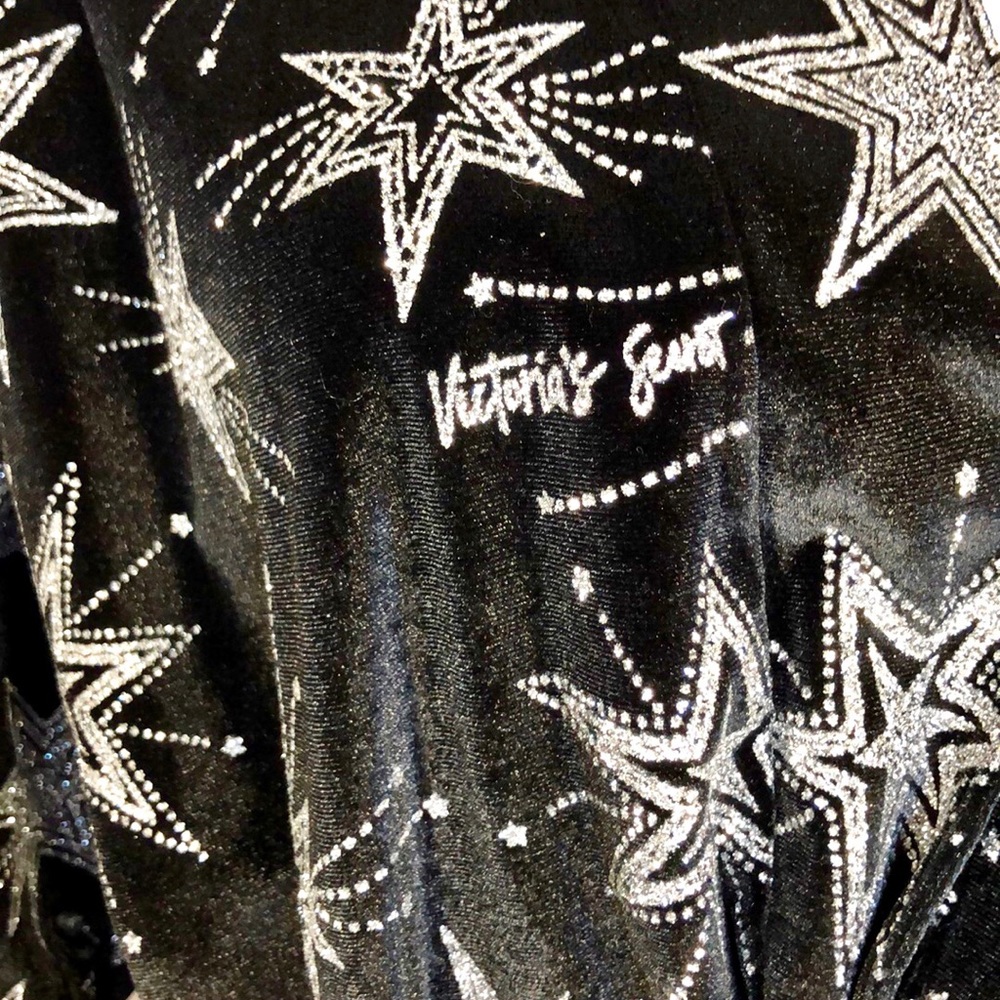 NWT🎁🎄Victoria’s Secret Velvet Black Robe - Picture 6 of 8